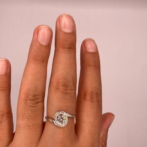 Women’s Size 7 Halo CZ Ring Round Stone Twist Band Silver Tone